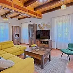 Villa House Toni By Guide